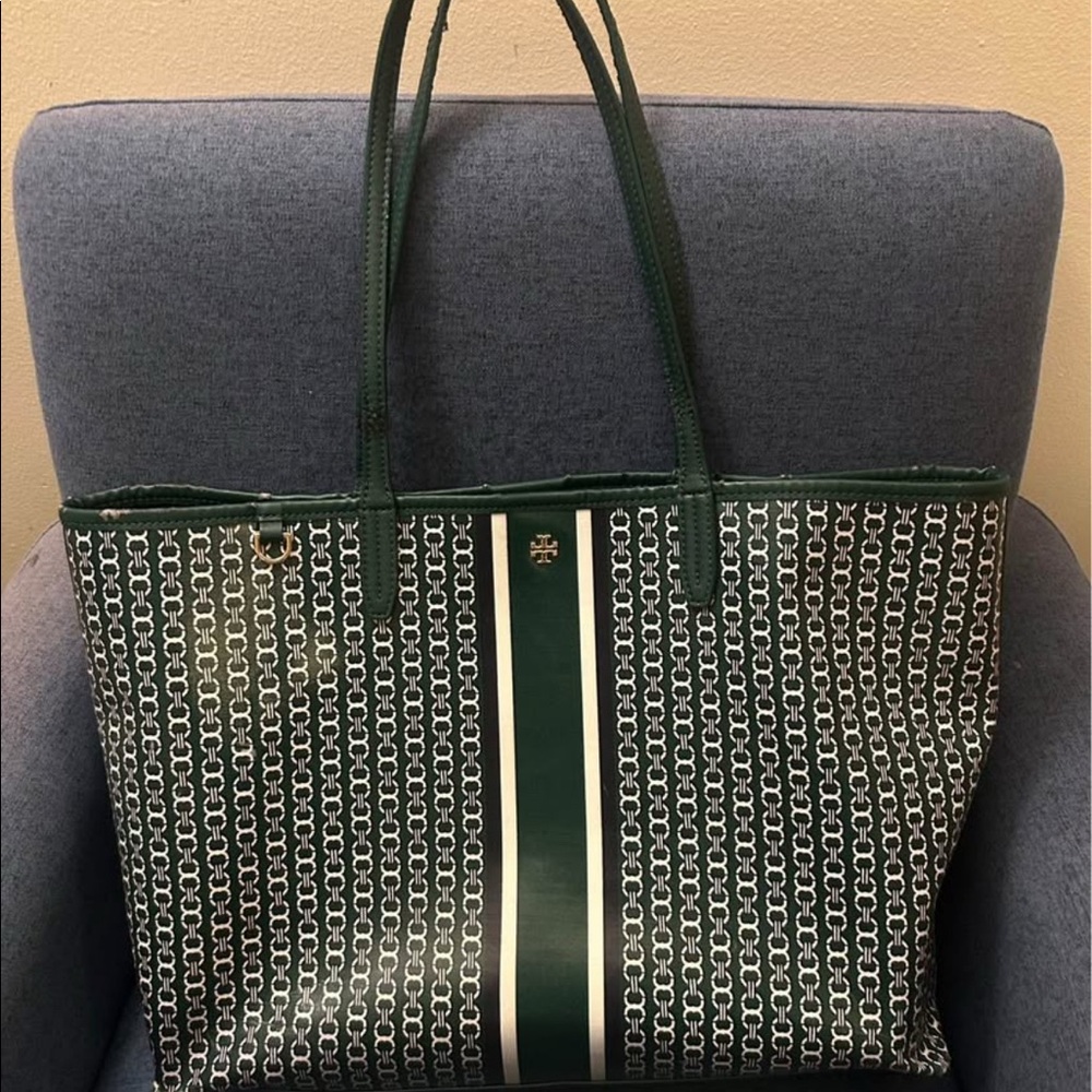 Moving sale: Tory Burch Gemini Link Tote – 90% off!